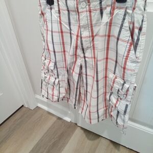 Lee Dungarees Men's Size 32 Plaid Cargo Shorts in Red and Gray